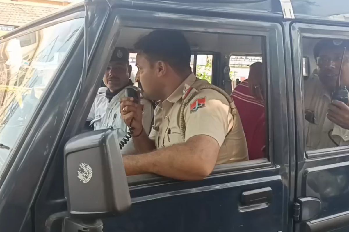 जोधपुर में रेड अलर्ट: चप्पे-चप्पे में गश्त कर रही पुलिस, यहां देखें कैसे हैं शहर
के हालात - image