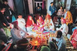 India-Pakistan Tension के बीच अंधेरे में दूल्हा-दुल्हन ने लिए सात फेरे, जोधपुर
वाले ऐसे निभा रहे हैं Blackout में शादी के रीति-रिवाज - image