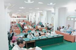 बजट में संपत्तियों की जानकारी न होने पर बिफरा विपक्ष, तीखी बहस के बाद परिषद की
बैठक स्थिगित, लगे आरोप - image