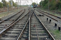 अंग्रेजों के जमाने की डायमंड क्रॉसिंग बनी बाधा, कटनी जंक्शन पर रफ्तार से रेंग
रहीं सवा सौ ट्रेनें - image