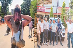 Rape Case: महिला से दुष्कर्म का आरोप, हिंदू संगठनों ने जूतों की माला पहनाकर
आरोपी का निकाला जुलूस - image