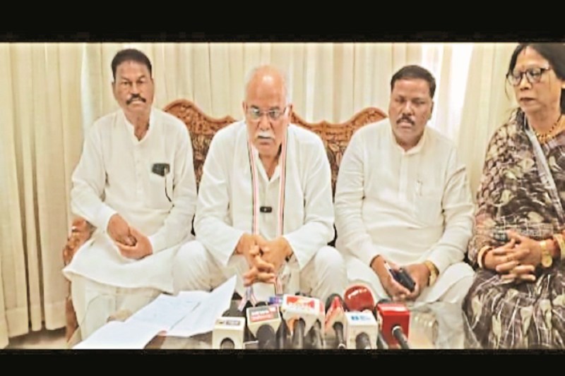 CG News: 3 दिवसीय बस्तर दौरे पर पूर्व CM भूपेश बघेल, बोले- आदिवासियों को तोड़ने नहीं दिया जा रहा तेंदूपत्ता