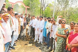 CG News: कर्नल सोफिया कुरैशी पर विवादित बयान, कांग्रेस ने मंत्री विजय शाह का
फूंका पुतला, की कड़ी कार्रवाई मांग - image