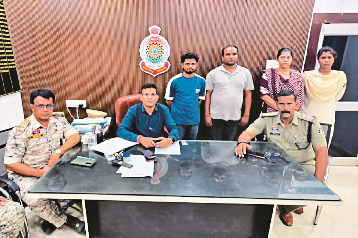 CG Fraud News: पैसा दुगुना करने की लालच में 72 लाख की धोखाधड़ी, पति-पत्नि सहित 3
गिरफ्तार