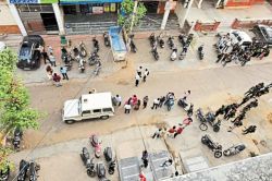 कोटा के कोचिंग संस्थान को मिली बम से उड़ाने की धमकी, पुलिस टीम ने पहुंचकर खाली
करवाई बिल्डिंग - image