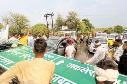 Rajasthan Weather: आफत बनी तूफानी बारिश, उड़ गए टीन-टप्पर, दीवारें और होर्डिंग्स
गिरने से हुआ नुकसान - image