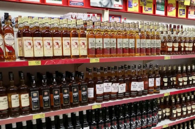 कंपोजिट दुकानें बनीं 'गेम चेंजर', आबकारी विभाग की सख्ती और सुधारों से नतीजे दिखने लगे, अवैध शराब के खिलाफ कार्रवाई जारी