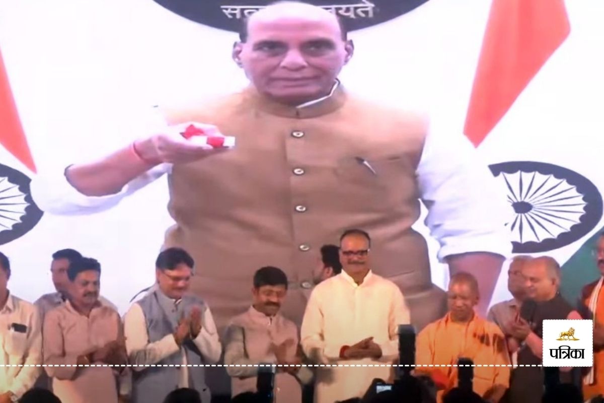 Lucknow: ब्रह्मोस मिसाइल यूनिट का उद्घाटन, सीएम योगी बोले- आतंकवाद को पूरी तरह
कुचलना ही समाधान - image