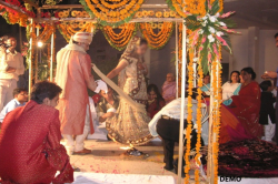 हो चुके थे फेरे…पहुंची महिला आरक्षक और उठा ले गई दूल्हे को, कहा- मु़झसे हो चुकी
है शादी - image
