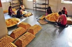 महाकालेश्वर में प्रसाद विक्रय में बड़ी गड़बड़ी से भक्त नाराज - image
