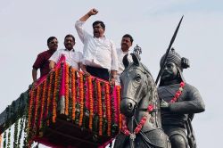 साढ़े 12 फीट ऊंची महाराणा प्रताप की प्रतिमा पर वन राज्यमंत्री शर्मा ने किया
माल्यापर्ण - image