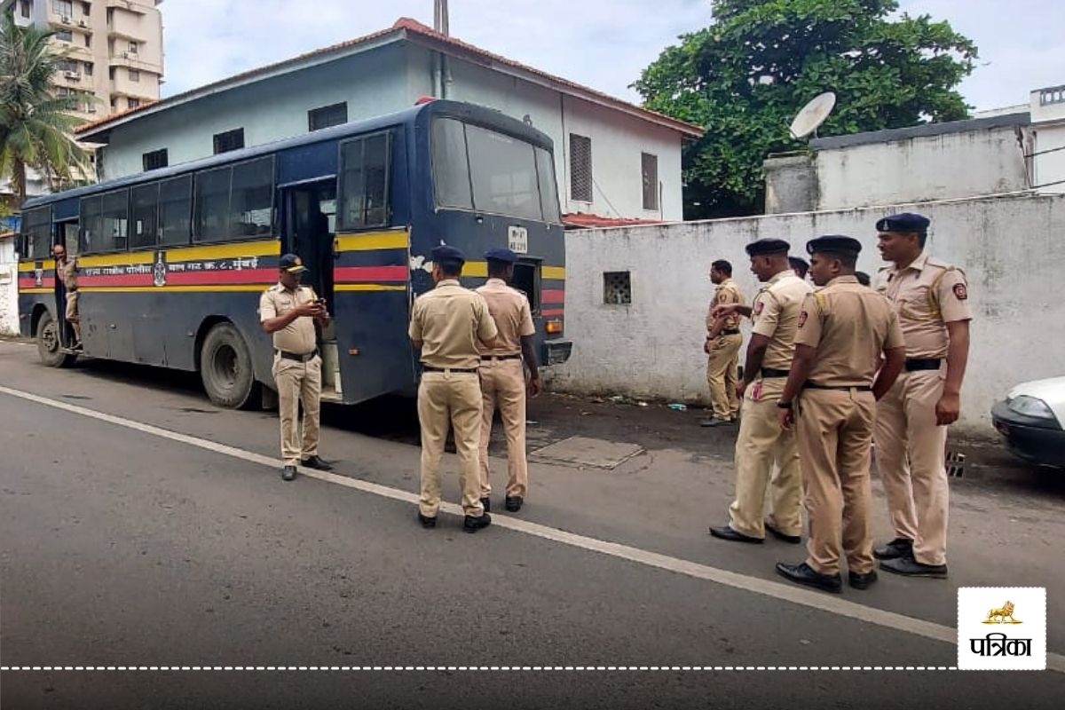 Pune: शिवलिंग को अपवित्र करने पर बवाल, विरोध में बाजार बंद, भारी पुलिस बल तैनात