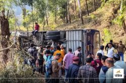 महाराष्ट्र के रायगढ़ में यात्रियों से भरी बस पलटी, एक युवक की मौत, 26 घायल - image