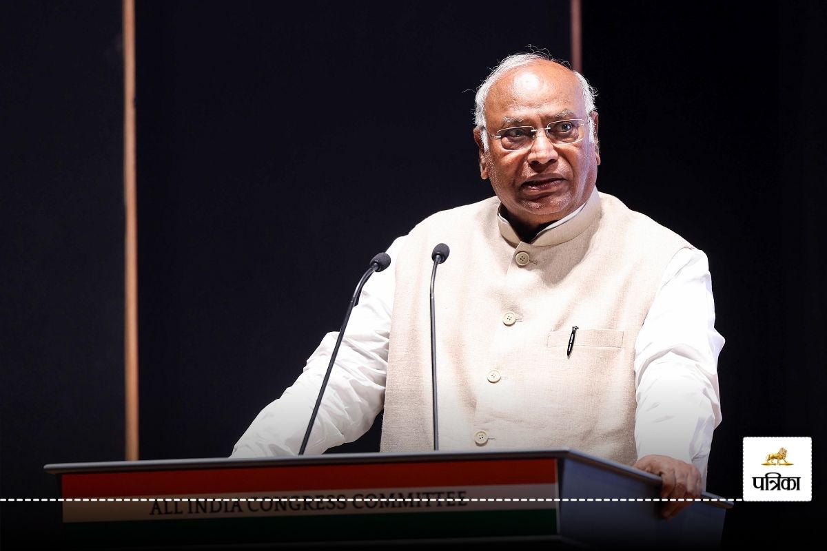 ‘पहलगाम हमले से तीन दिन पहले PM को मिली थी खुफिया रिपोर्ट, इसलिए कश्मीर दौरा
किया रद्द’, खरगे ने किया दावा - image