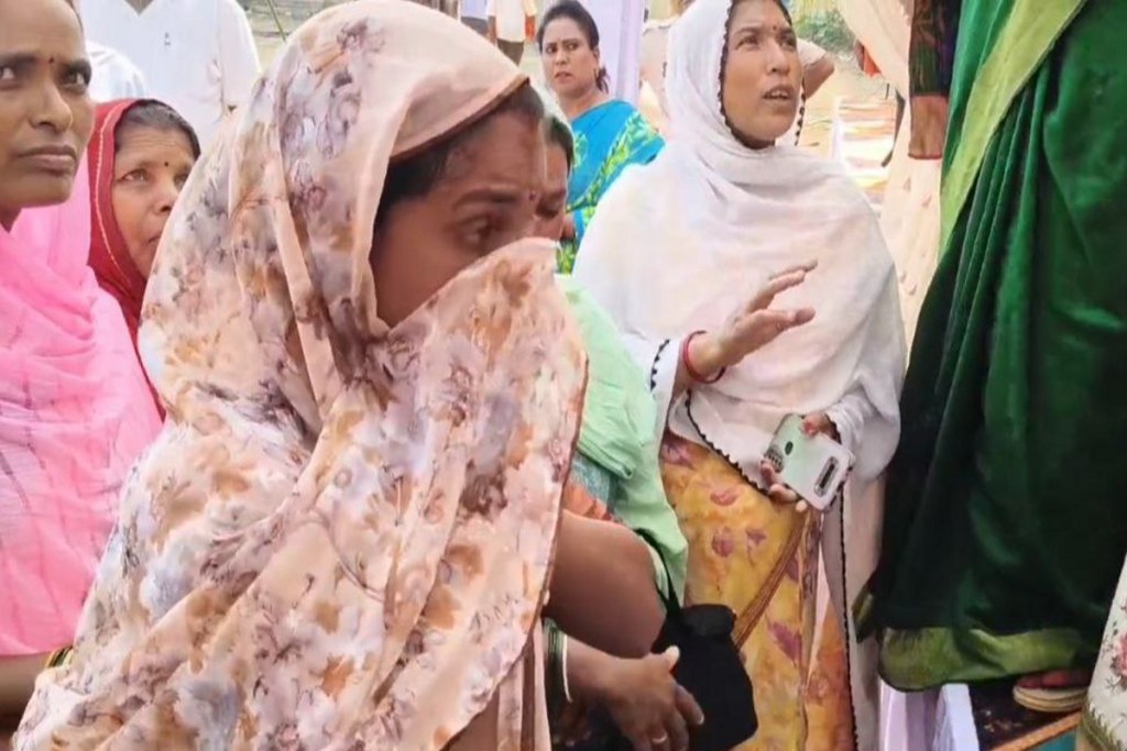Anganwadi workers crying