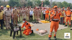 मुरादाबाद मंडल में मॉक ड्रिल, ब्लैकआउट की तैयारी, नागरिकों को दी गई सुरक्षा
ट्रेनिंग - image