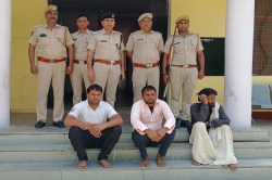 Murder: अवैध संबंधों के चलते 2 भाइयों और चाचा ने प्रेमी को उतारा मौत के घाट, आधी
रात कमरे में था पकड़ा - image