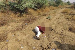 Crime News: सिंचाई विभाग के कर्मचारी की सिर कुचलकर हत्या, सूनसान इलाके में मिली
लाश, फैली सनसनी - image