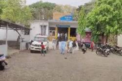 महिला थाने के बाहर भिड़े पति-पत्नी के परिजन - image
