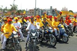 वाहन रैली में गूंजे भगवान चित्रगुप्त के जयकारे, जगह-जगह पुष्पवर्षा से हुआ स्वागत - image