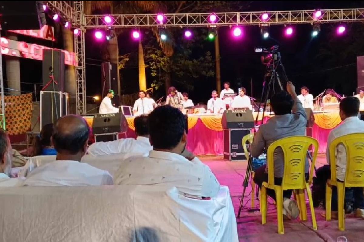 उर्स में रात भर चला रहा कव्वालियों और गजलों का शानदार मुकाबला