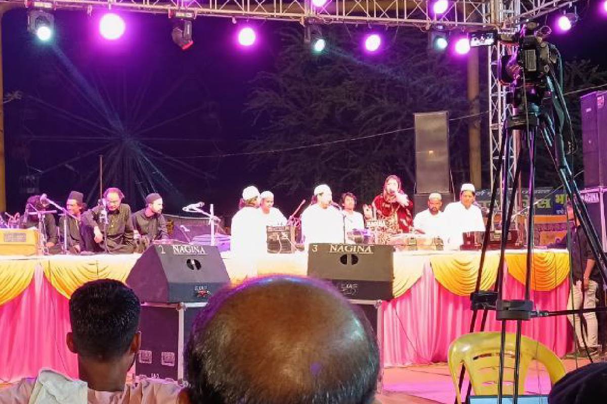 दरगाह पर चादर पेश की, रात तक कव्वालियों का दौर चला