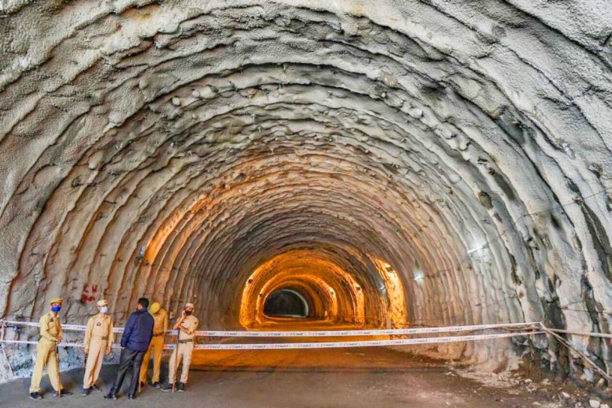 ‘इंदौर-खंडवा रोड’ पर बन रही 3 बड़ी टनल, इसी से गुजरेगा हाइवे