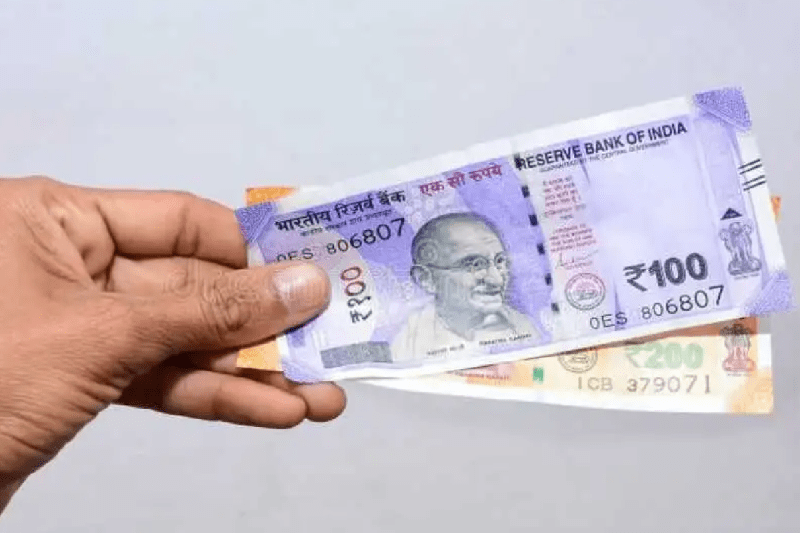 Guna police has arrested two youths for circulating fake currency in the market which they learned from youtube in mp news Photo source- google