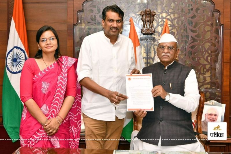 Rajasthan Demand Cow Dung Purchase Rs 2 per kg State made Organic State Governor Memorandum Submitted