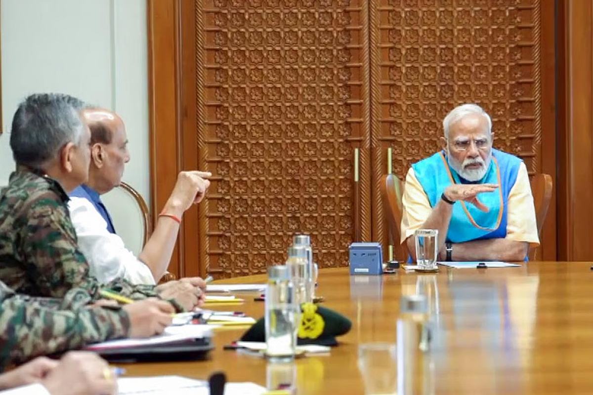 भारत पाकिस्तान के DGMO की अब शाम को होगी बात, PM मोदी की हाई लेवल मीटिंग खत्म - image