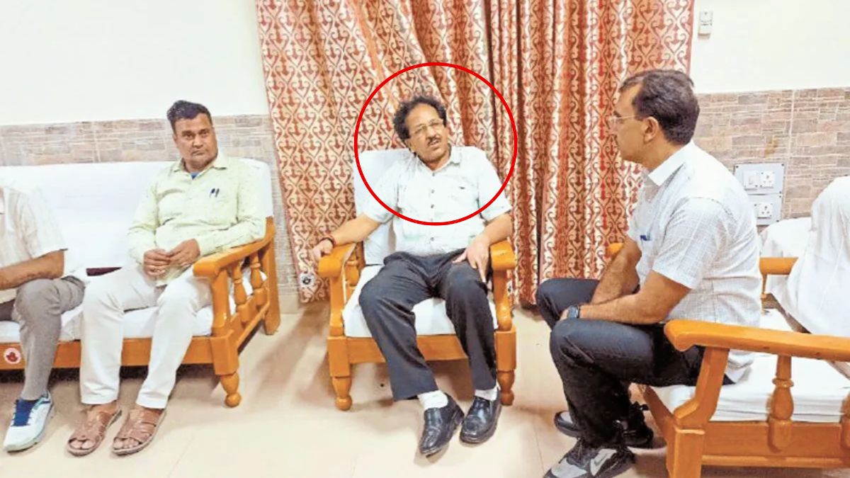 करोड़ों का मालिक निकला रिश्वत लेने वाला PWD इंजीनियर, लाखों की FD, बेटे के नाम
पर शोरूम, और परिजनों के 16 बैंक खाते आए सामने