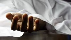 फ्लैट के भीतर मिली लाश, बाहर बिलखता रहा 7 साल का बच्चा, मायके वालों ने कहा ‘ये
मर्डर है’ - image
