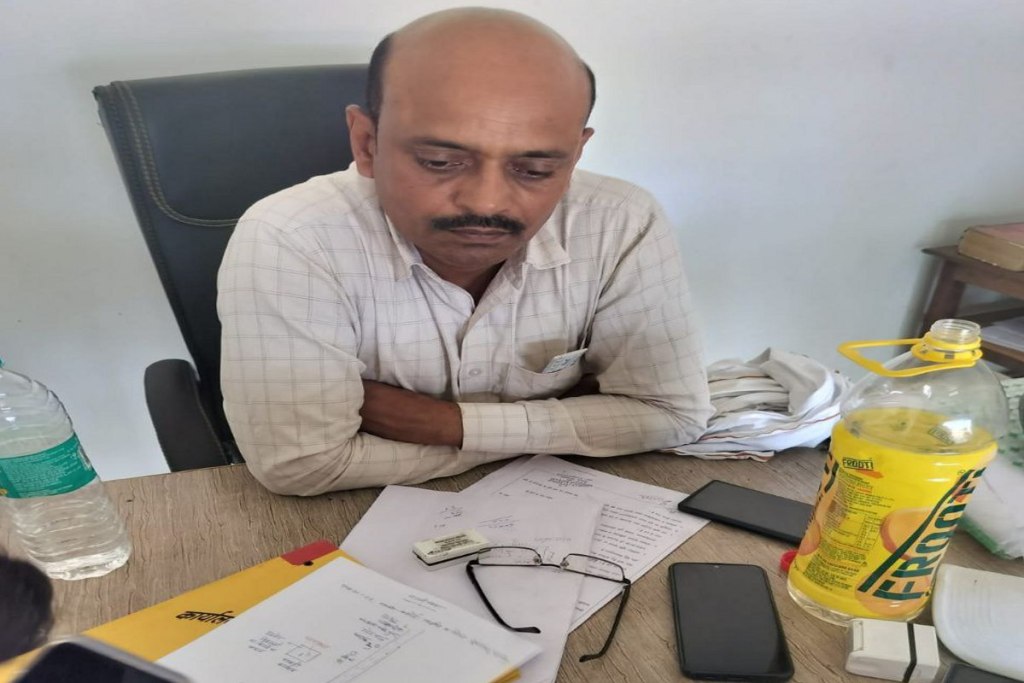 ACB raid: Video: एसीबी ने 10 हजार की रिश्वत लेते अस्पताल के लेखापाल और बाबू तो 20 हजार की घूस लेते पटवारी को किया गिरफ्तार