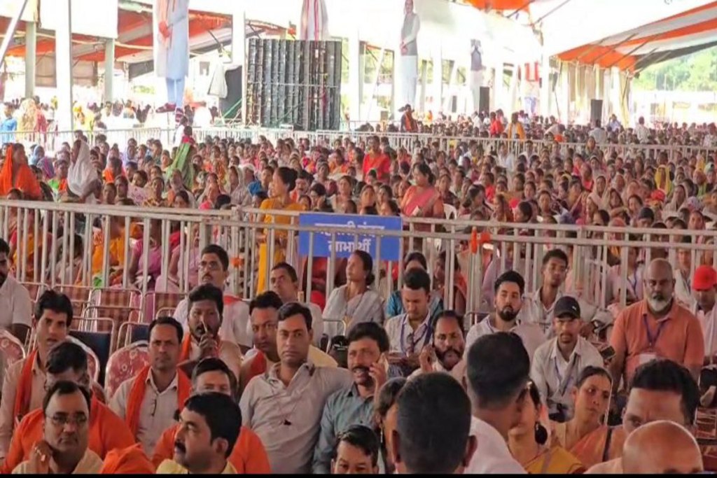 Union minister Shivraj Singh Chauhan: केंद्रीय मंत्री शिवराज बोले- पूर्व कांग्रेस सरकार ने रोका गरीबों का PM आवास तो मिली हार, फूलो के धोए पैर तो हो गईं भावुक