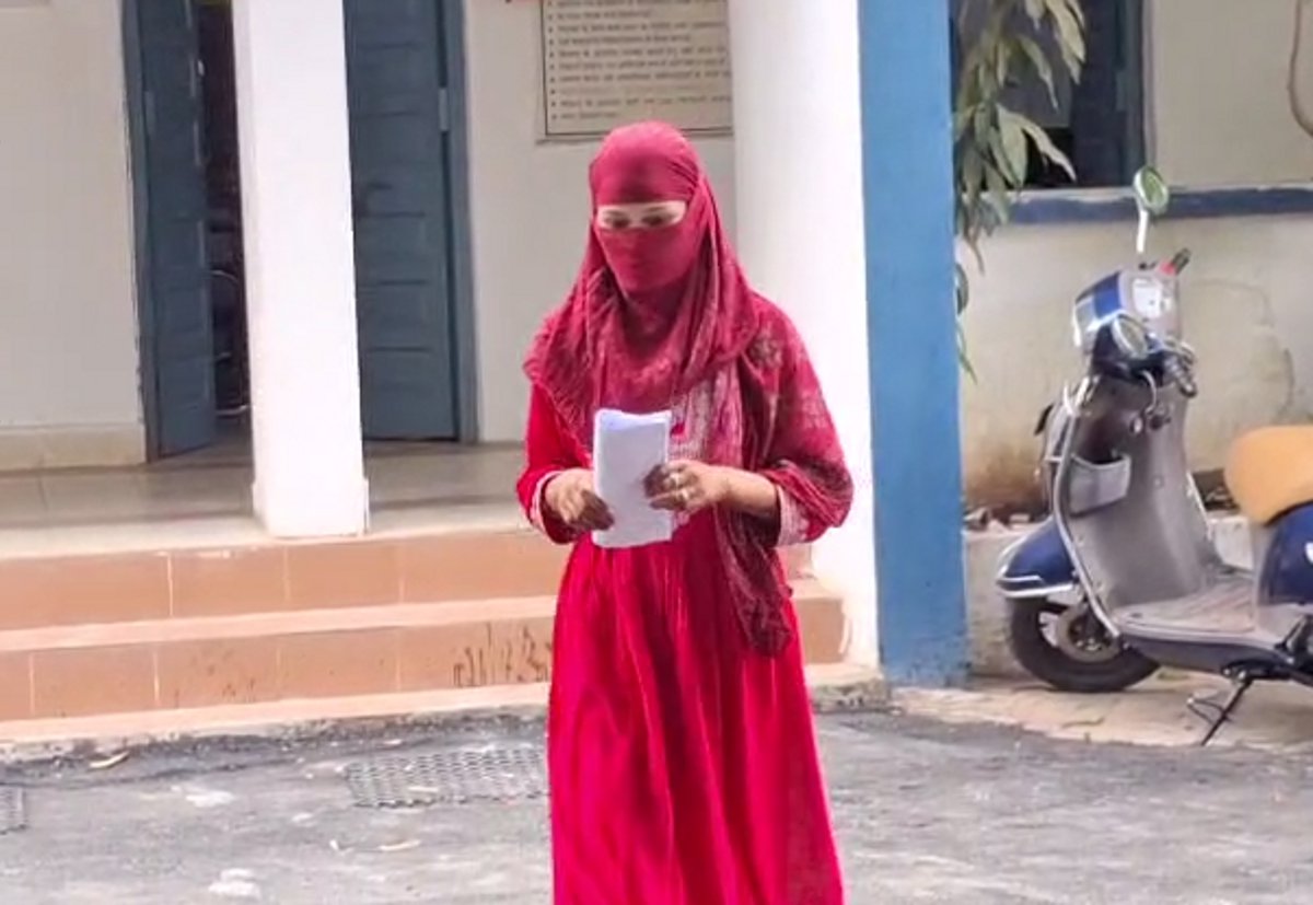 हाथों में मेहंदी लगाए शादी के लिए इंतजार करती रही युवती, दूल्हे ने दिया धोखा