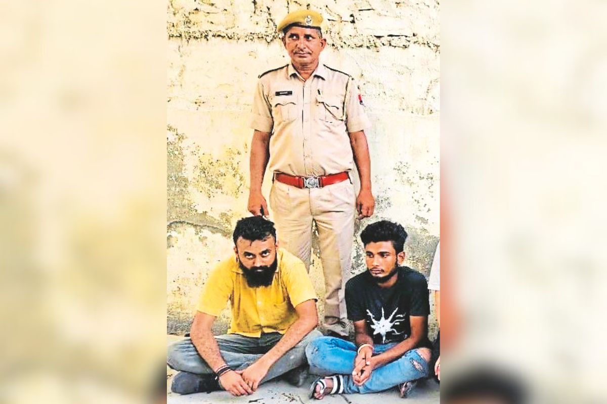 देह व्यापार का भांडाफोड: बोग्स ग्राहक बनकर पहुंची पुलिस, आपत्तिजनक कपड़ों में
मिलीं 2 थाईलैंड की महिलाओं समेत 7 गिरफ्तार