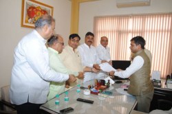 Rajasthan Politics: क्या भाजपा MLA की सदस्यता होगी रद्द? कांग्रेस ने स्पीकर से
की मांंग - image