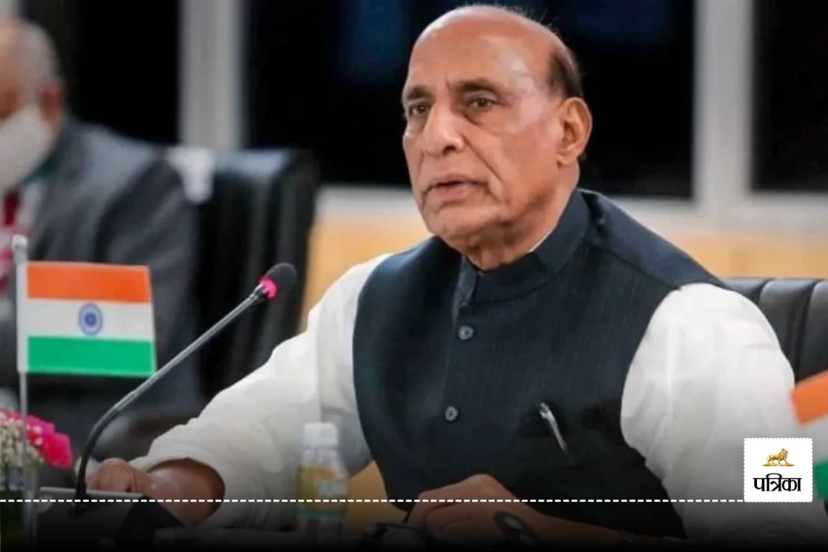 पाक की नापाक हरकत के बाद रक्षा मंत्री ने तीनों सेना प्रमुखों के साथ बैठक, जयशंकर
ने की अमेरिकी विदेश मंत्री से बात - image