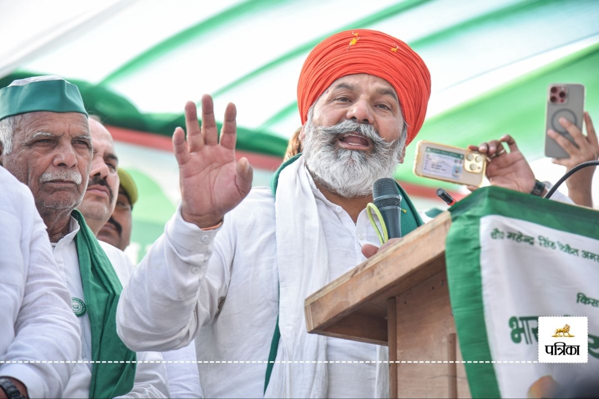 जन आक्रोश रैली में राकेश टिकैत पर हमला, पगड़ी उतरी, गिरने से बाल-बाल बचे, देखें
वीडियो  - image