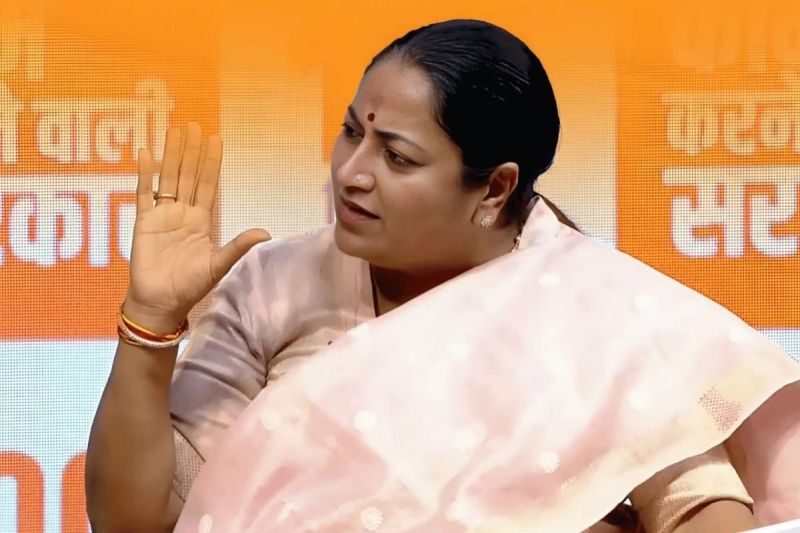 CM Rekha Gupta: चुप्पी में धैर्य हूं, चुनौती में शौर्य हूं…सीएम रेखा गुप्ता ने ऑपरेशन सिंदूर पर कविता सुनाकर AAP पर कसा तंज