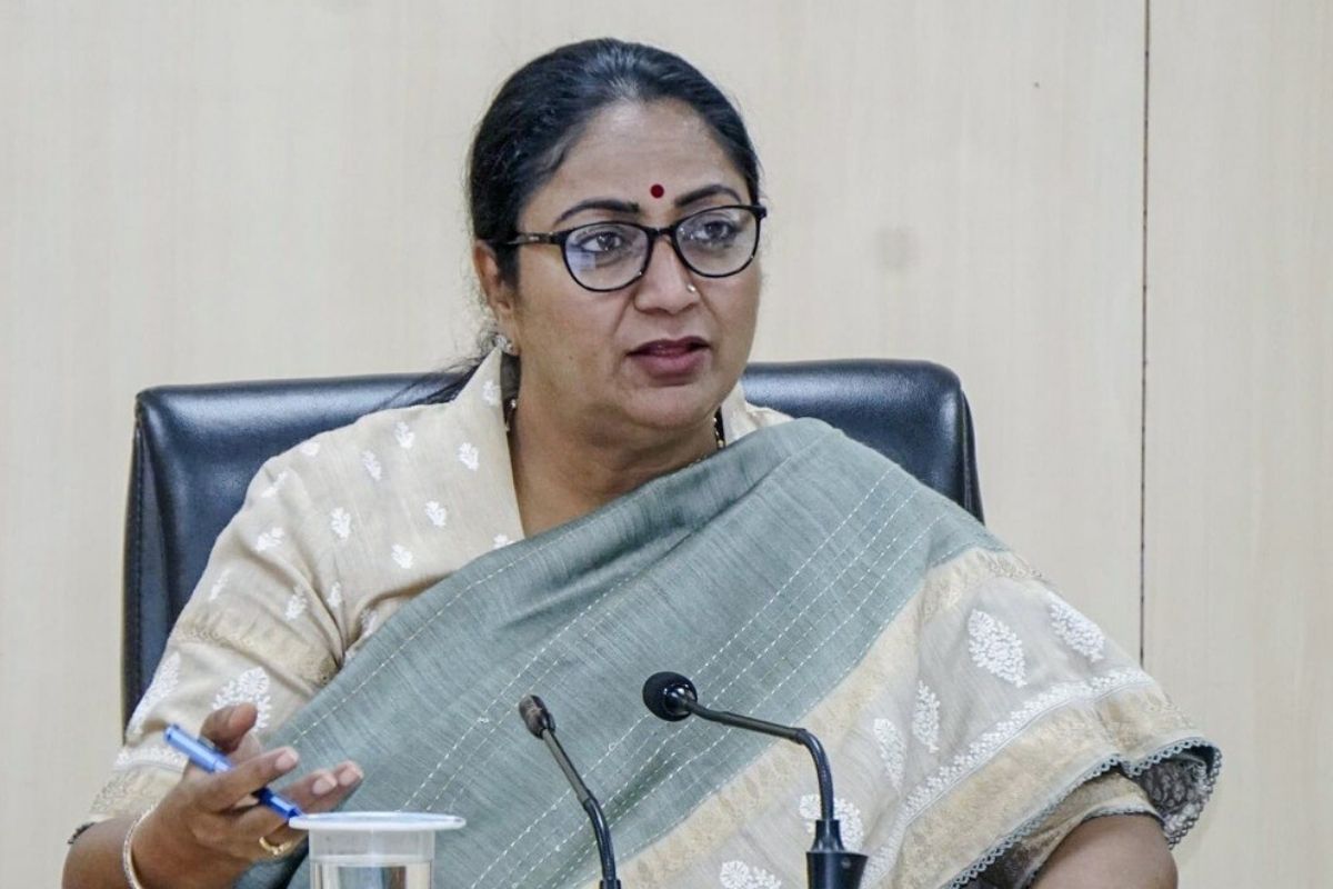 दिल्ली सरकार पर क्यों हमलावर हुई AAP? 31 मई को लेकर सीएम रेखा गुप्ता ने किया
बड़ा ऐलान