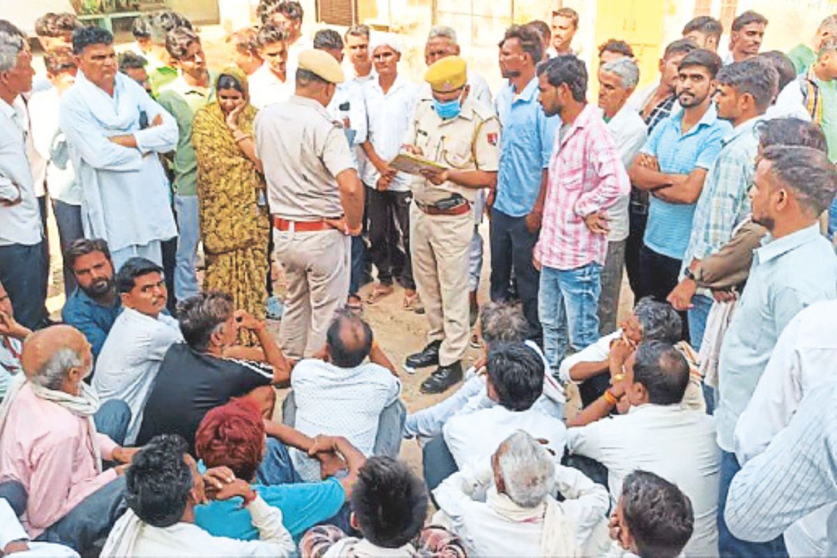 Rajasthan Accident: दर्दनाक सड़क हादसे में पति-पत्नी की मौत, अनाथ हुए 3 नाबालिग
बच्चे