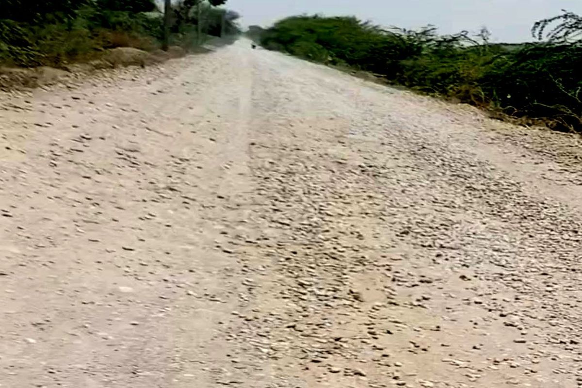 55 किमी सड़क को छह जगह से अधूरा छोड़ा