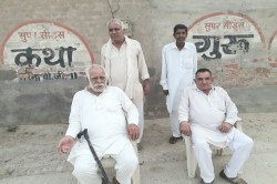 भारत-पाक सीमा पर तनाव के बीच गांव रोहिड़ावाली के बुजुर्ग ओमप्रकाश का देशभक्तिका
जज़्बा - image