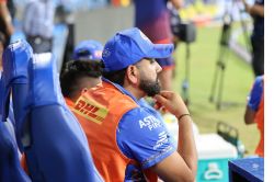 इस वजह से इम्पैक्ट प्लेयर के तौर पर खेल रहे Rohit Sharma, प्लेऑफ से पहले कोच ने
खोला राज - image