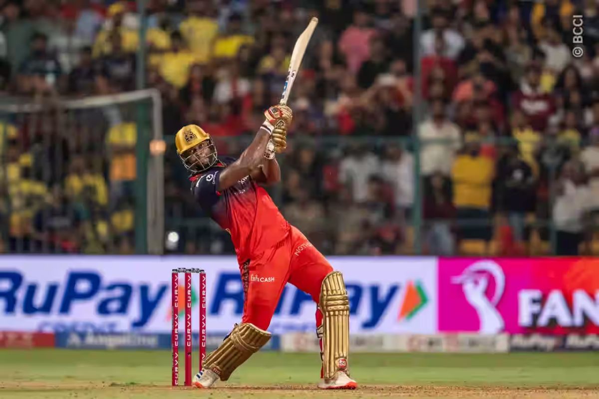 RCB vs CSK: शेफर्ड ने ठोकी इस सीजन की सबसे तेज फिफ्टी, बेंगलुरु ने चेन्नई को
दिया 214 रन का लक्ष्य
