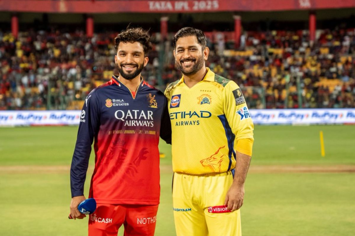 RCB vs CSK: चेन्नई सुपर किंग्स ने टॉस जीता, रॉयल चैलेंजर्स बेंगलुरु को बल्लेबाजी
के लिए आमंत्रित किया