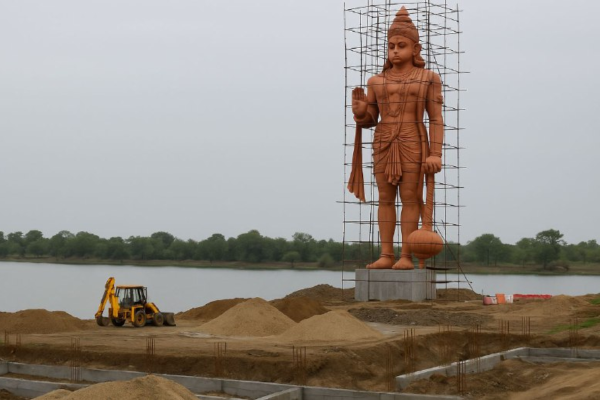 MP में 111 फीट ऊंची हनुमान मूर्ति के निर्माण में आ रहे रोड़े, भूमि को लेकर उलझा
मामला!
