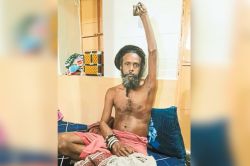 राजस्थान के इस संत ने 17 साल पहले ऊपर उठाया एक हाथ, आज तक नहीं किया नीचे - image