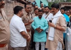 Pratapgarh: मिट्टी लेने गईं चार बच्चियों की नदी में डूबकर मौत, गांव में पसरा
मातम, मौके पर पहुंचे राजा भैया - image